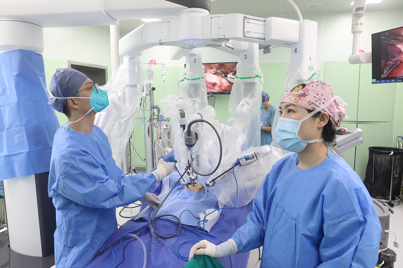 海南省妇女儿童医学中心完成省内首例达芬奇机器人先心病手术
