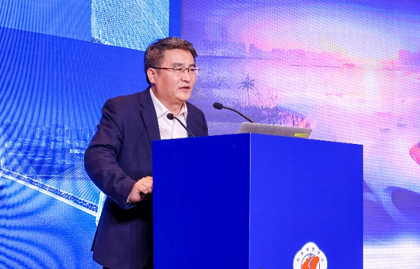 首届海南医学科技奖颁奖大会暨首届海南自贸港医学科技创新与健康生态论坛启动会在海口举行