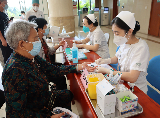 解放军总医院海南医院“五个深入” 推动学雷锋实践活动