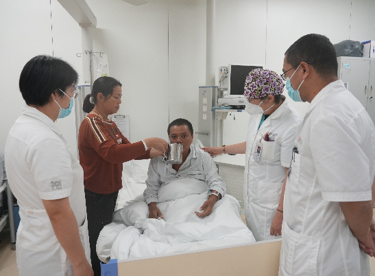 解放军总医院海南医院成功救治一名飞机转运渔民患者