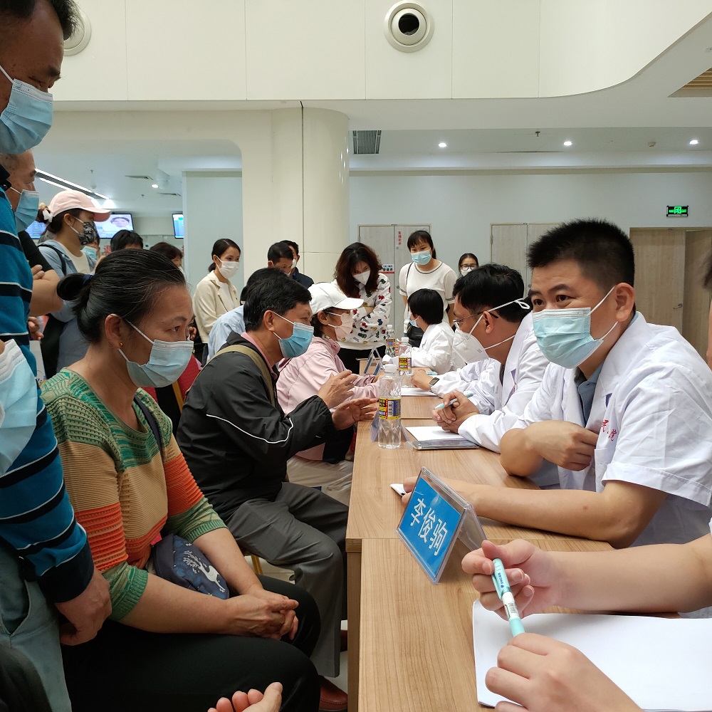 海南省人民医院举办关爱帕金森患者大型义诊活动
