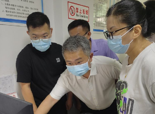 海南省卫健委副主任兼省疾控中心党委书记曾昭长赴琼海开展疾控体系改革调研