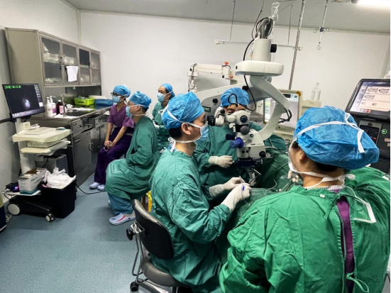 海南医学院第一附属医院微创手术切除“脉络膜血管瘤”