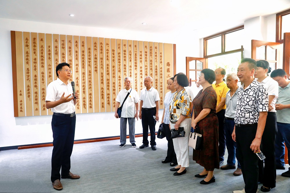 海南医学院第二附属医院院史馆开馆