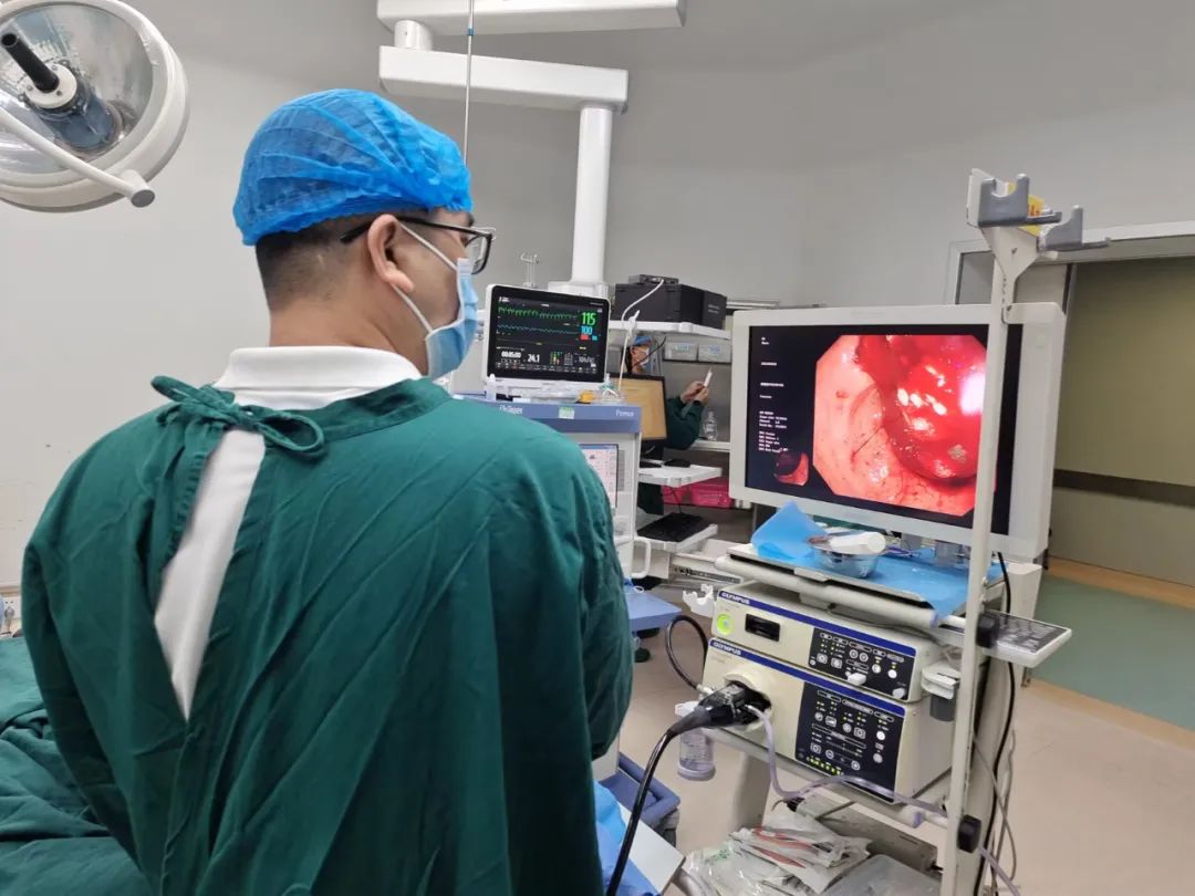 消化道出血生命垂危 医生“浴血奋战”成功抢救