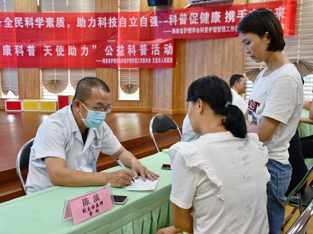 同济文昌医院专家团队走进文汇幼儿园开展健康咨询进校园义诊