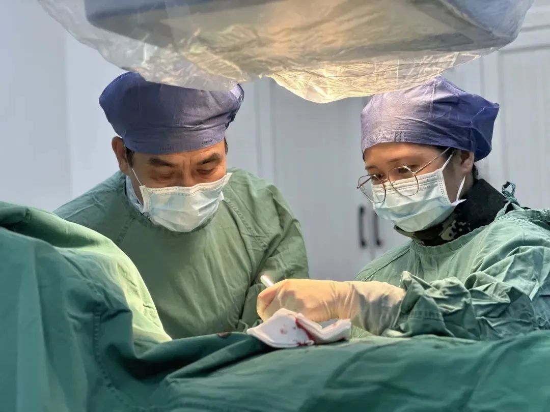 “救命线”变“致命线”:海口市人民医院为六旬老汉拔除“肇事”电极