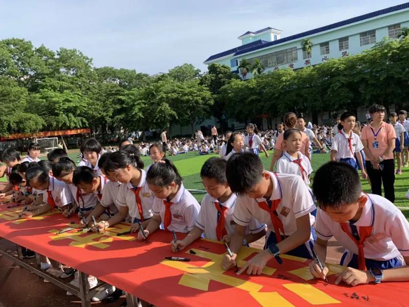 擦亮心灵之窗 呵护光明未来 ——五指山市中小学健康促进在行动