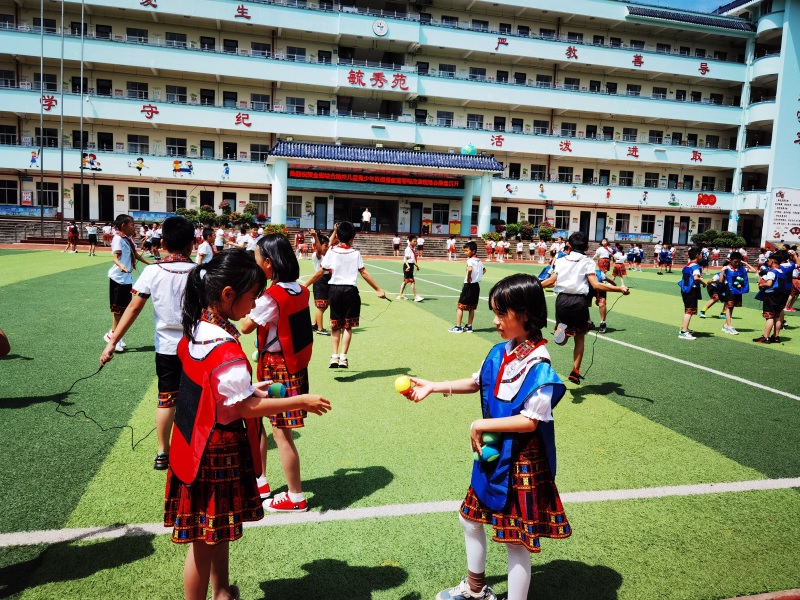 擦亮心灵之窗 呵护光明未来 ——五指山市中小学健康促进在行动
