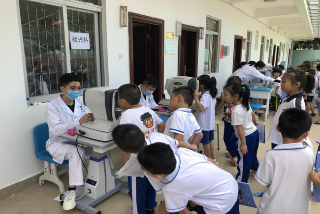 擦亮心灵之窗 呵护光明未来 ——五指山市中小学健康促进在行动