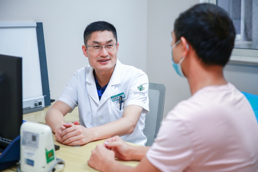 海南省肿瘤医院专家提醒：“腰酸背痛”或潜藏危机