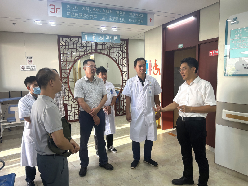 三亚市人民医院医疗集团总院长项舟到福海苑分院调研