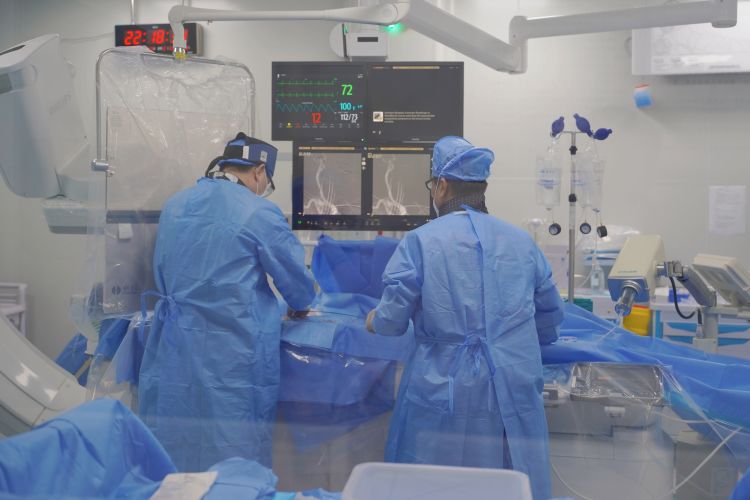 保亭县人民医院成功开展首例颅内动脉介入取栓术