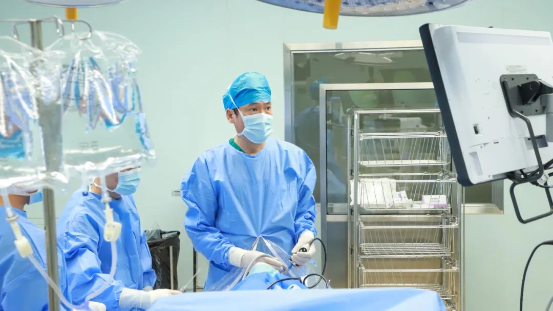 男子关节软骨损伤10余年，海南省人民医院运动医学科让他重新站了起来