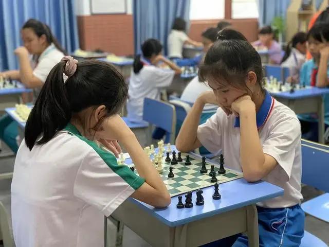 儋州：推进国际象棋进校园 开启学生的智慧健康之路