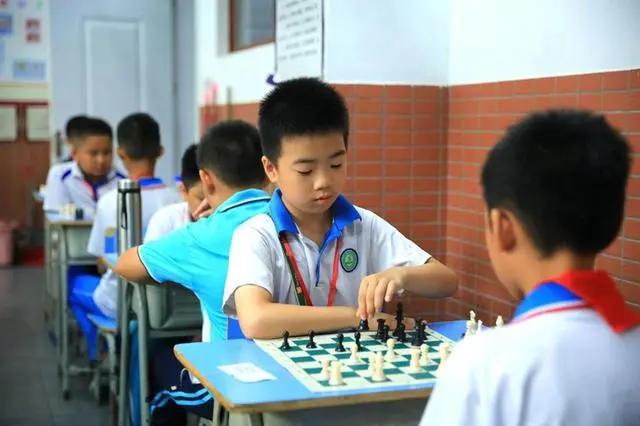 儋州：推进国际象棋进校园 开启学生的智慧健康之路