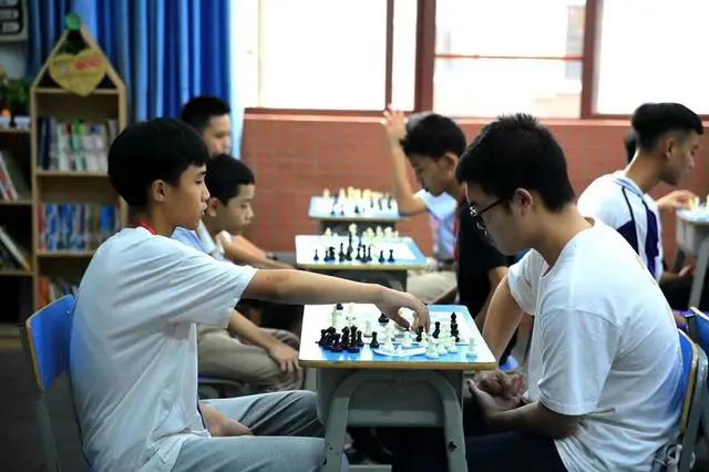 儋州：推进国际象棋进校园 开启学生的智慧健康之路