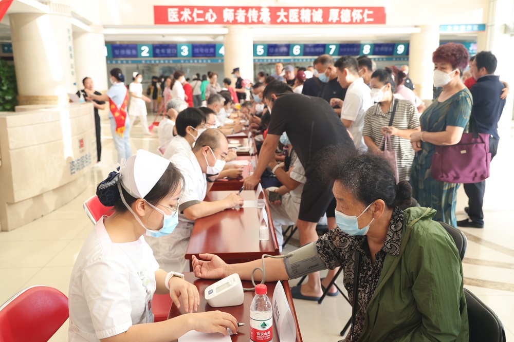 解放军总医院海南医院开展“联合国糖尿病日”义诊宣教活动