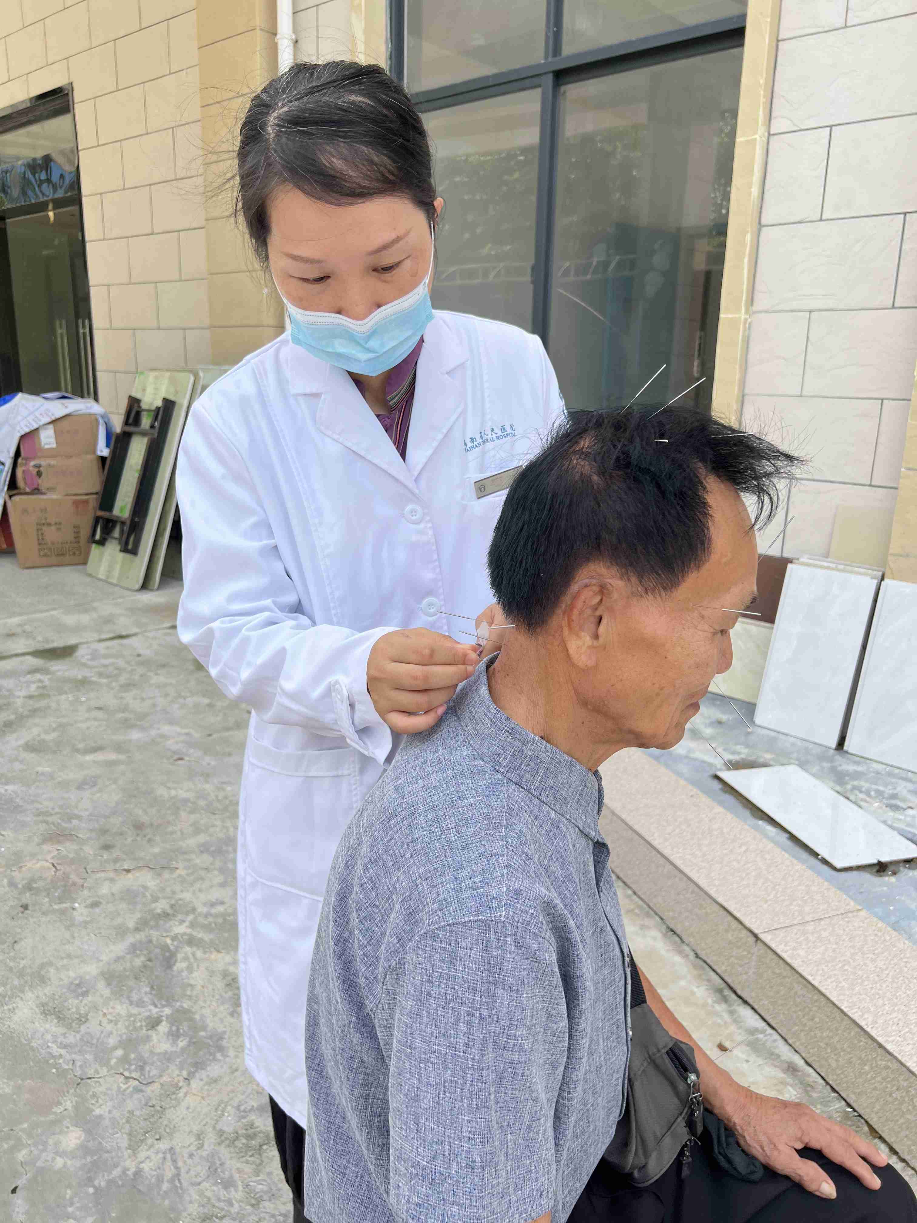 民盟海南省委组织医疗专家赴万宁龙滚义诊