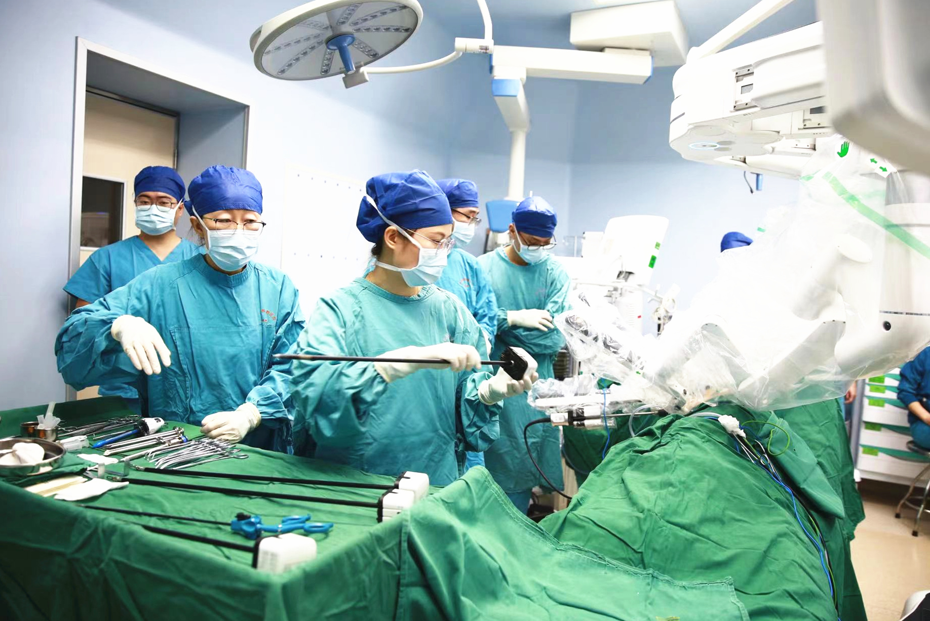 海南省肿瘤医院一周完成8例泌尿机器人手术