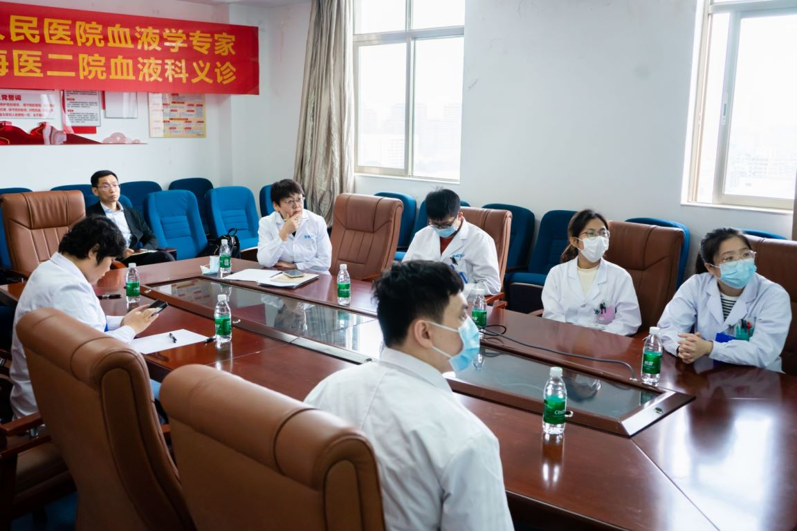 北京大学人民医院院士团队成员路瑾教授赴海医二院举行义诊