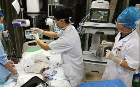 海南省人民医院多科联合救治病毒性心肌炎患儿