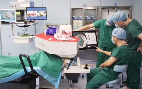 内地首例强生全视Catalys飞秒激光白内障手术在超级医院完成