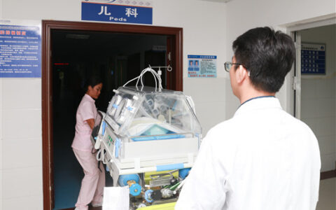 三亚中心医院开展琼南首次危急重症新生儿转运