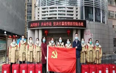 援鄂“娘子军”让党旗飘扬方舱医院