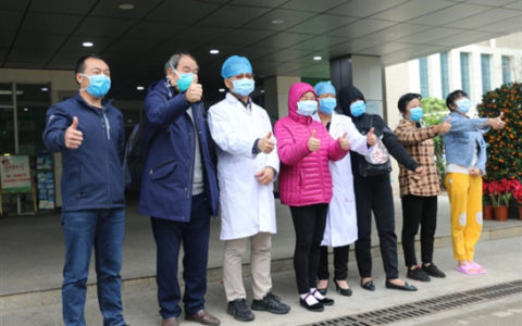 海南首例危重症、重症新冠肺炎患者治愈出院