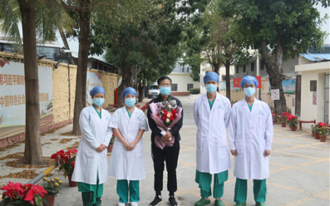 他坚守抗“疫”一线  用诗歌遥寄思念