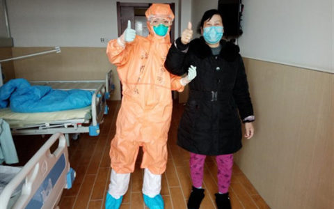 战“疫”护士王海丽：有一种光荣叫“火线入党”