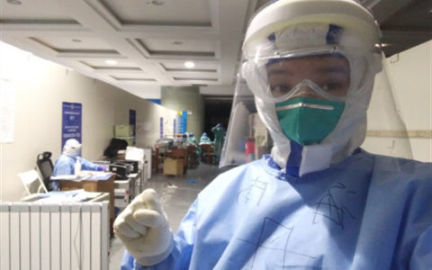 海医二院廖保丹：这是一个刻记铭心的节日！