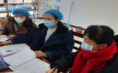 战“疫”中绽放的铿锵玖瑰