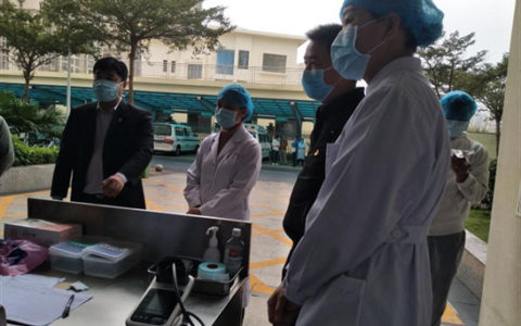 “铿锵玫瑰”，白衣飘飘