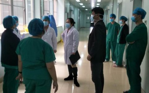 聚丝为绳，他们搭建起抗疫桥梁