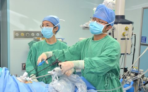 “双剑合璧”，一孔三“术”——海医二院单孔腹腔镜操作填补海南技术空白