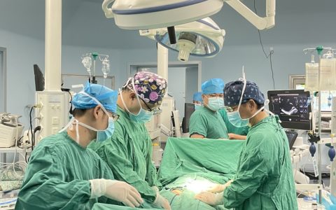 十名新疆先心病儿童来琼免费治疗