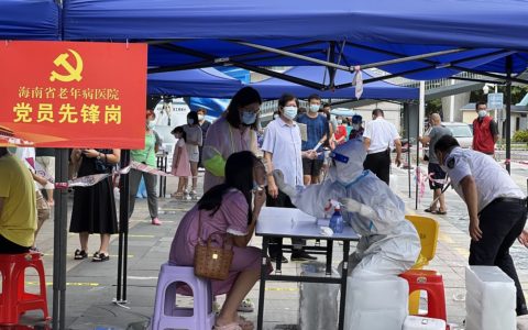 党员团员勇担当  抗疫一线党旗红