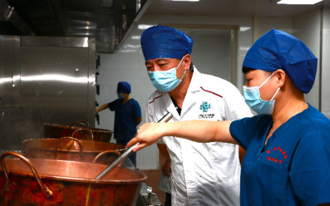 海南省肿瘤医院炮制“防感汤” 助力抗疫