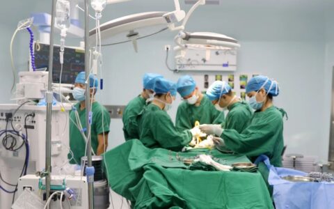 唇腭裂少年患骨性“地包天”，正畸正颌联合治疗助其恢复面容美观