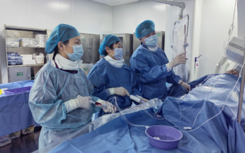 海医一附院联合基层医院救治一例高风险冠脉复杂病变的急性心肌梗死患者