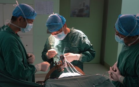 全国首例新一代智能可感知脑起搏器植入术在三亚实施