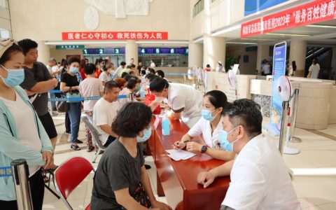 解放军总医院海南医院举行 “服务百姓健康行动”大型义诊活动