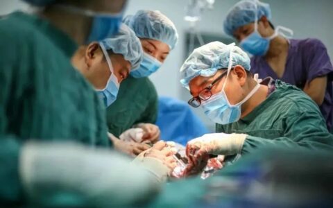 三亚市人民医院骨显微外科核心技术助车祸少年迈向全新人生