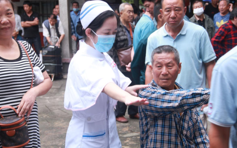 海南省老年病医院 开展“敬老月”义教、义诊活动