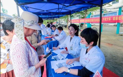 民盟海南省委组织医疗专家赴万宁龙滚义诊