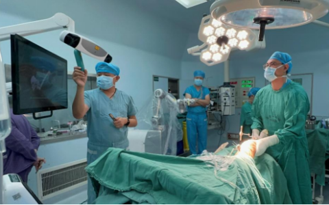 国产机器人助力复杂外翻膝关节置换手术成功实施