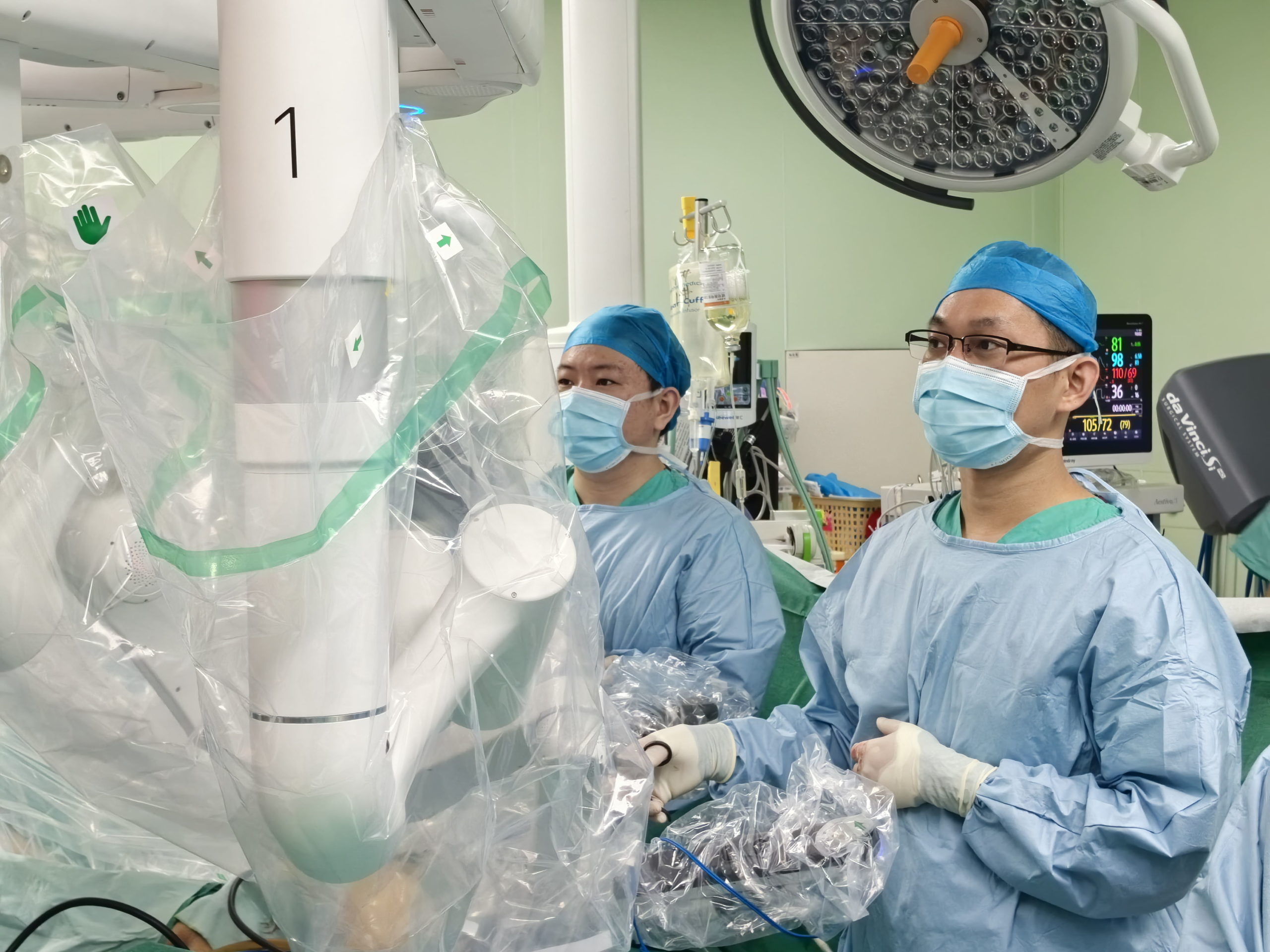 海南首例！国产机器人辅助切除妇科恶性肿瘤