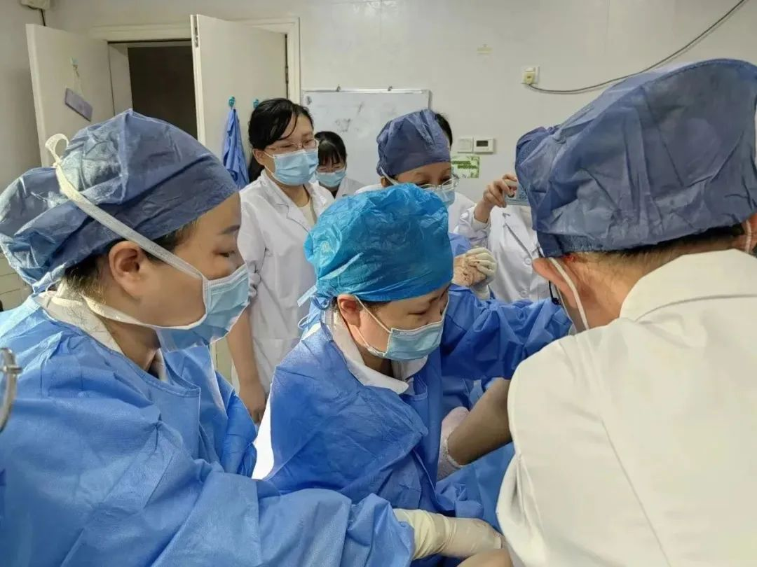 海南省人民医院多学科协作帮助顺产宝妈解决“难缠”的胎盘植入